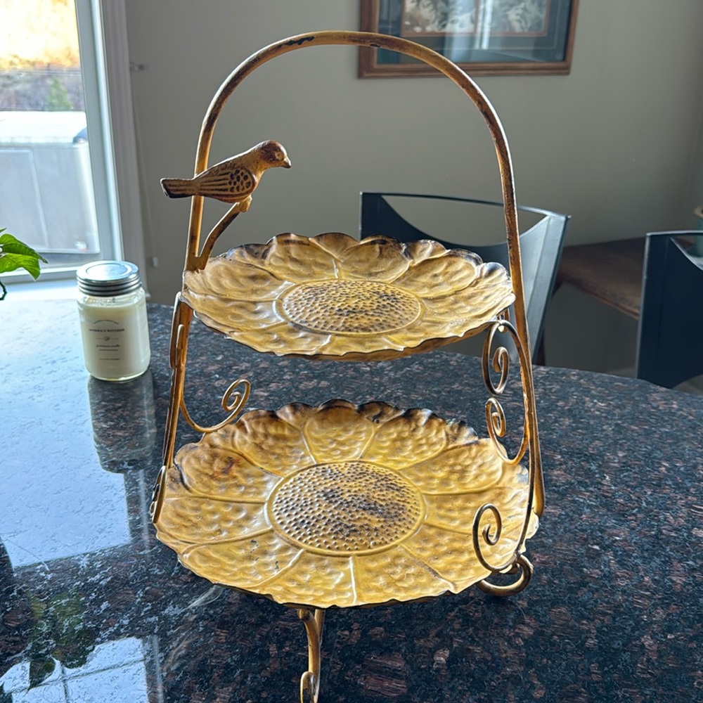 Two tiered tray
